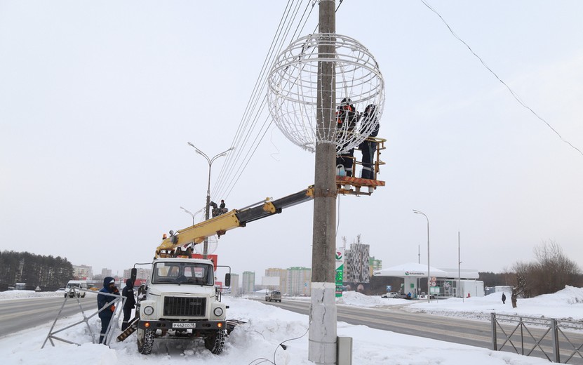 Световые шары появились на улице 10 лет Октября в Ижевске
