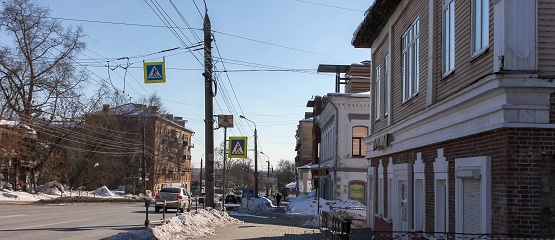 Заброшенные здания и уютные арки: «изнанка» улицы Горького в Ижевске