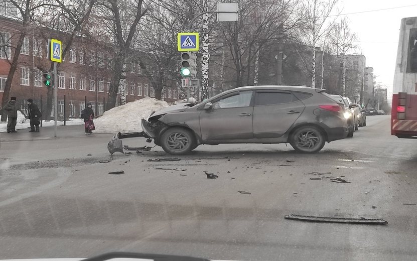 ДТП с участием микроавтобуса произошло в Ижевске