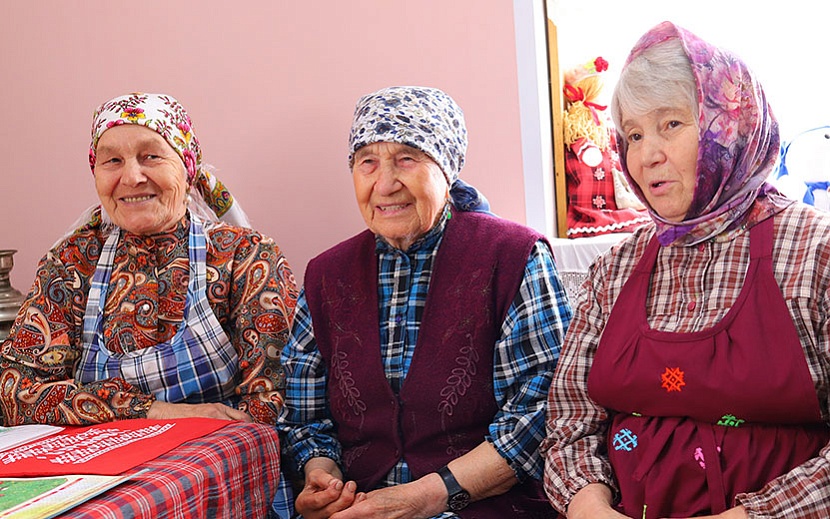 «Бабушки из Бураново». Фото: Амир Закиров