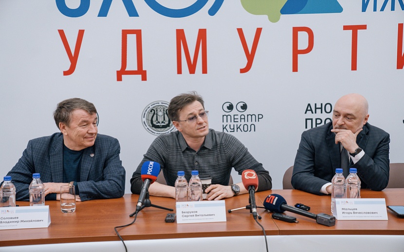 Сергей Безруков на пресс-конференции в театре кукол. Фото: Мария Бакланова