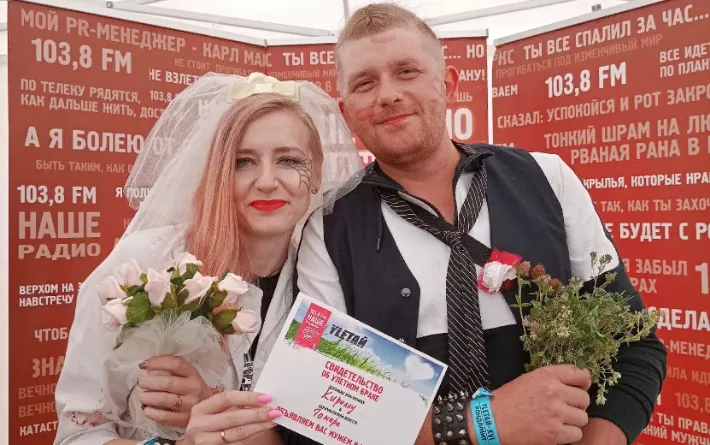 200 пар скрепили отношения браком на фестивале «Улетай» в Удмуртии