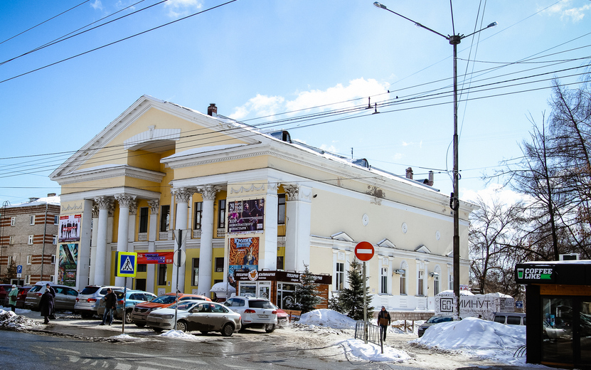 Тротуар у бывшего кинотеатра «Дружба» отремонтируют в Ижевске