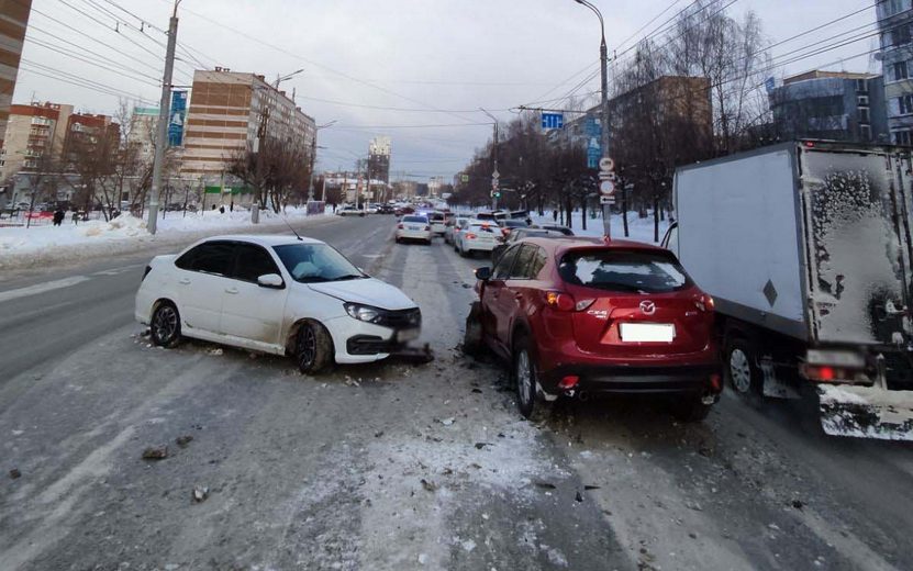 Пьяный водитель «Гранты» спровоцировал ДТП с тремя авто в центре Ижевска