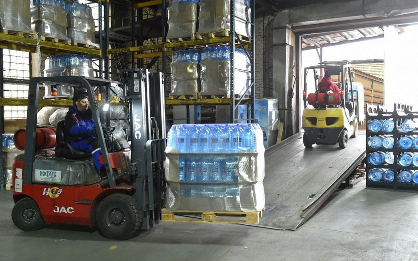Удмуртия отправила партию питьевой воды в затопленный Орск