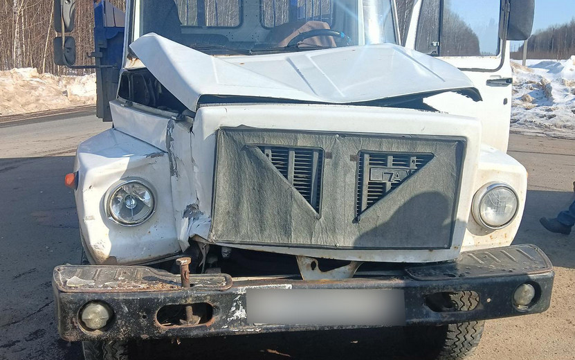 Девочка пострадала в столкновении грузовика и автобуса в Удмуртии