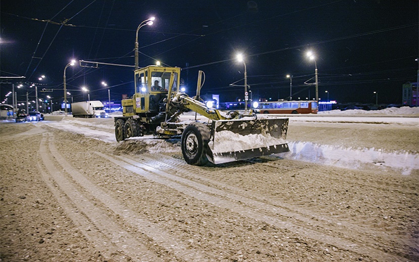 Уборкой автомагистралей занимаются подрядные организации. Фото: Сергей Грачев