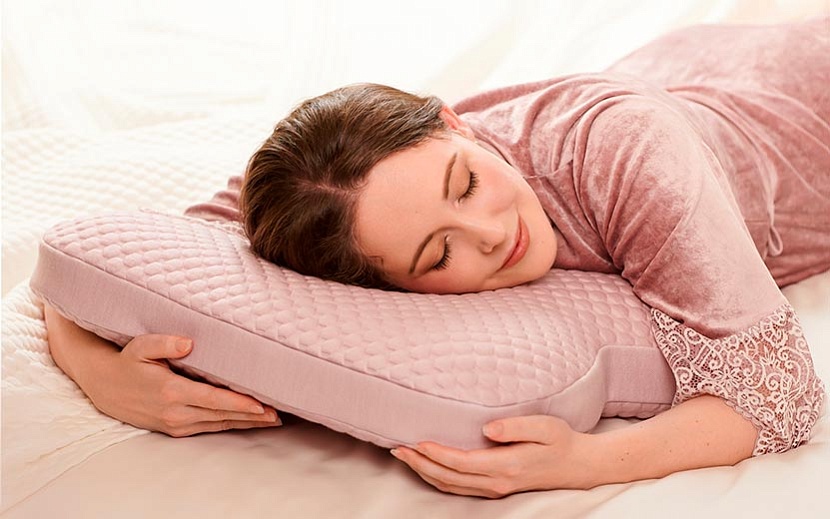 Подарок в виде ортопедической подушки может стать отличным способом проявить заботу. Фото: предоставлено салоном «Техника здоровья»